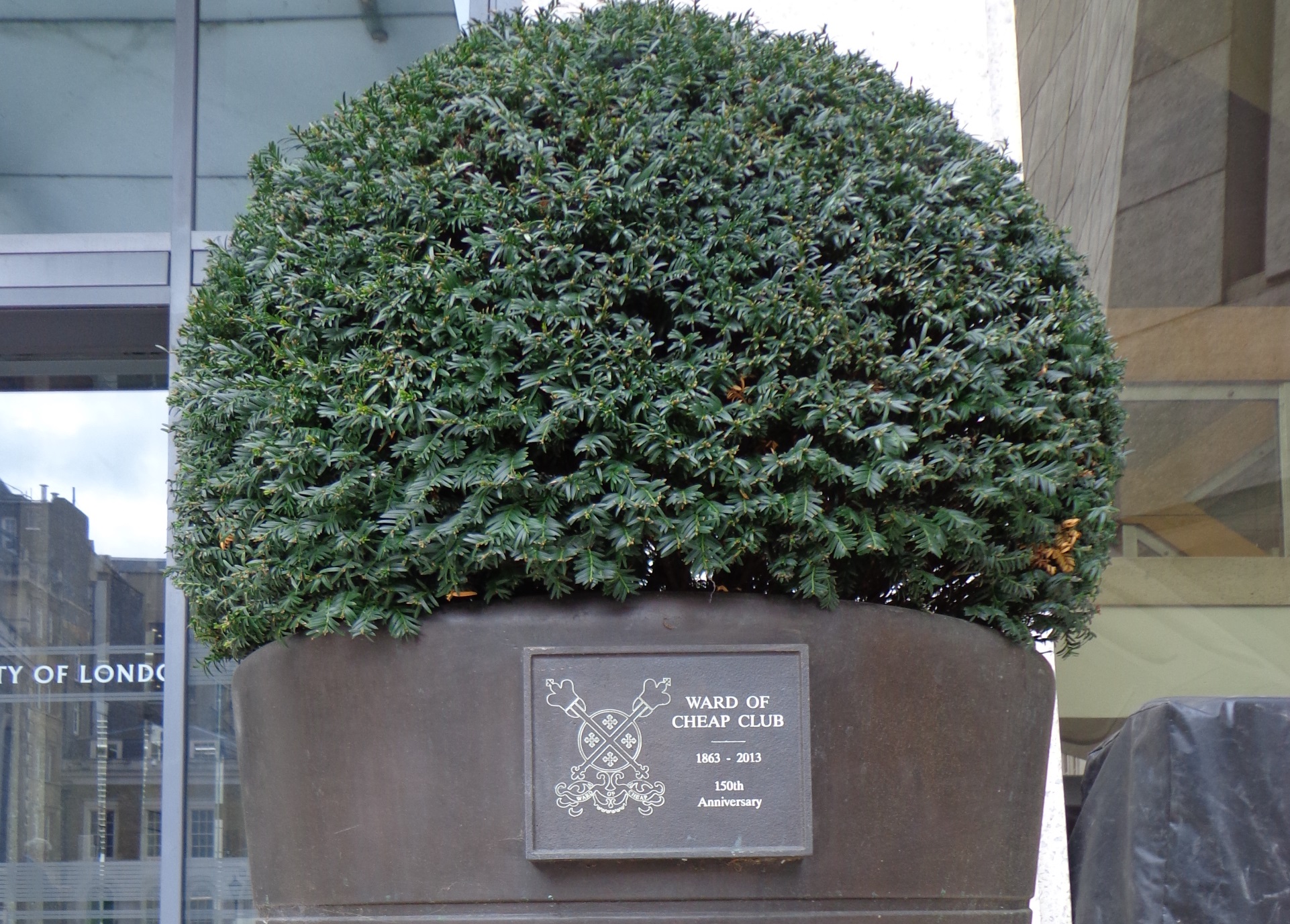 Cappuccino planter cast for the City of London